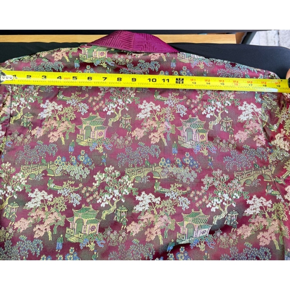 Vintage Ying Tai Co Smoking Jacket Purple Silk Brocade Village Scenes 46 B 1940s - Picture 10 of 16